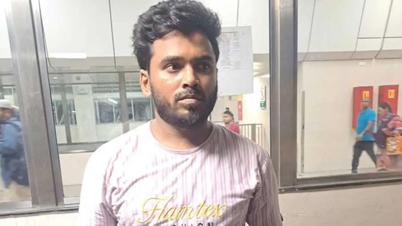 মেট্রো স্টেশনে জাল নোট দিয়ে টিকিট কেনার চেষ্টা, যুবক গ্রেপ্তার
