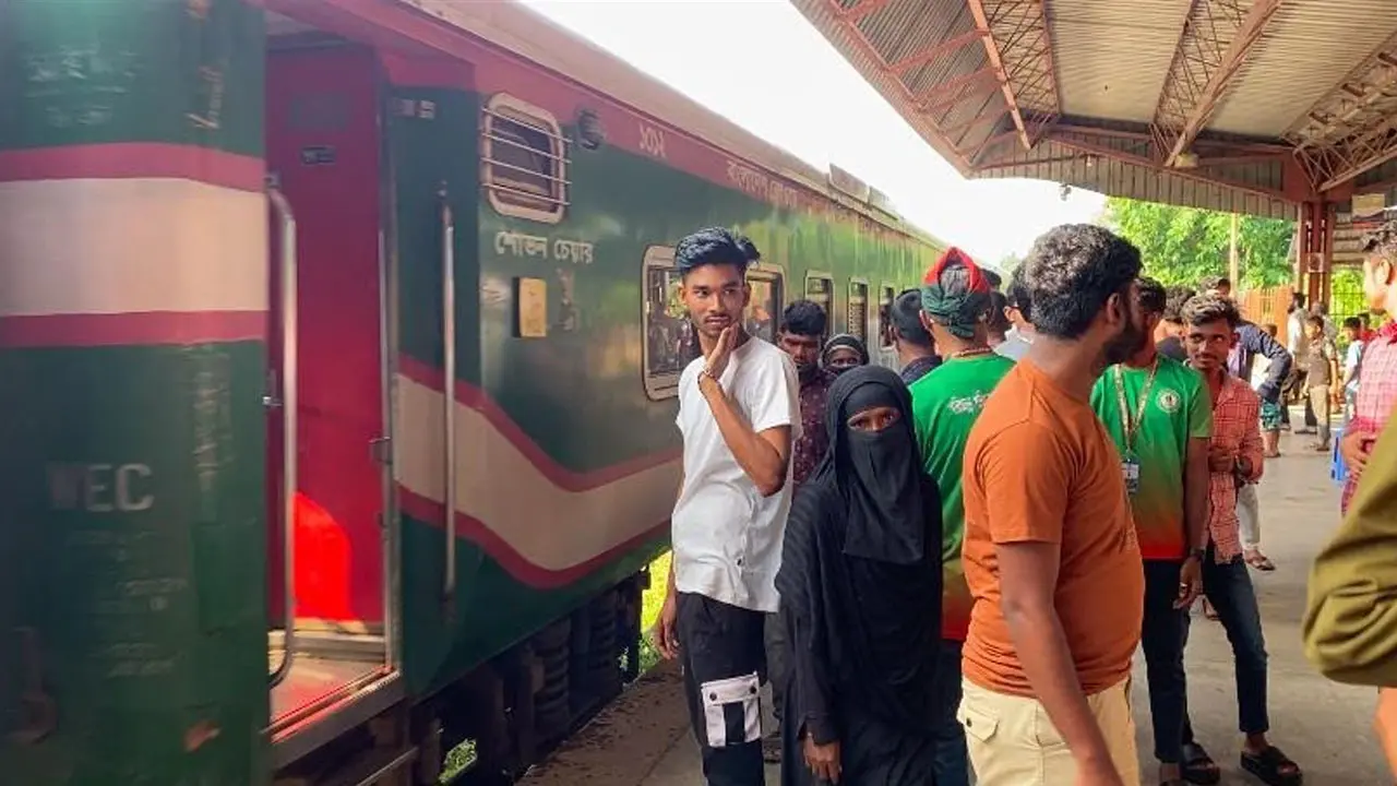 দেড় ঘণ্টা পর ঢাকা-নোয়াখালী রুটে ট্রেন চলাচল স্বাভাবিক
