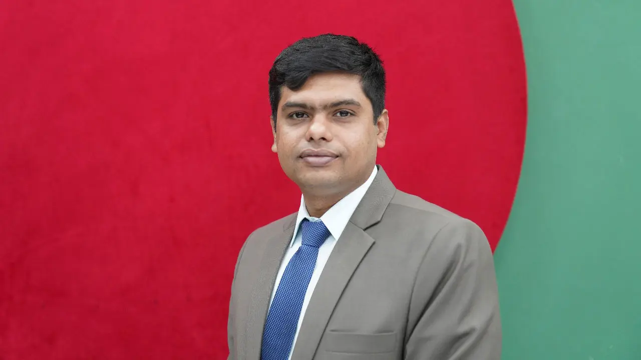 দীঘিনালার ইউএনও অমিত কুমার সাহা কোথায় বলতে পারছে না কেউ