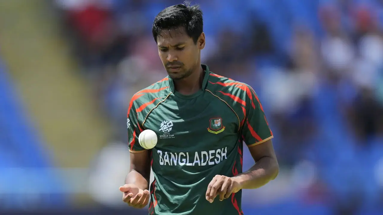 পাকিস্তান সিরিজ থেকে ছিটকে গেলেন মুস্তাফিজ