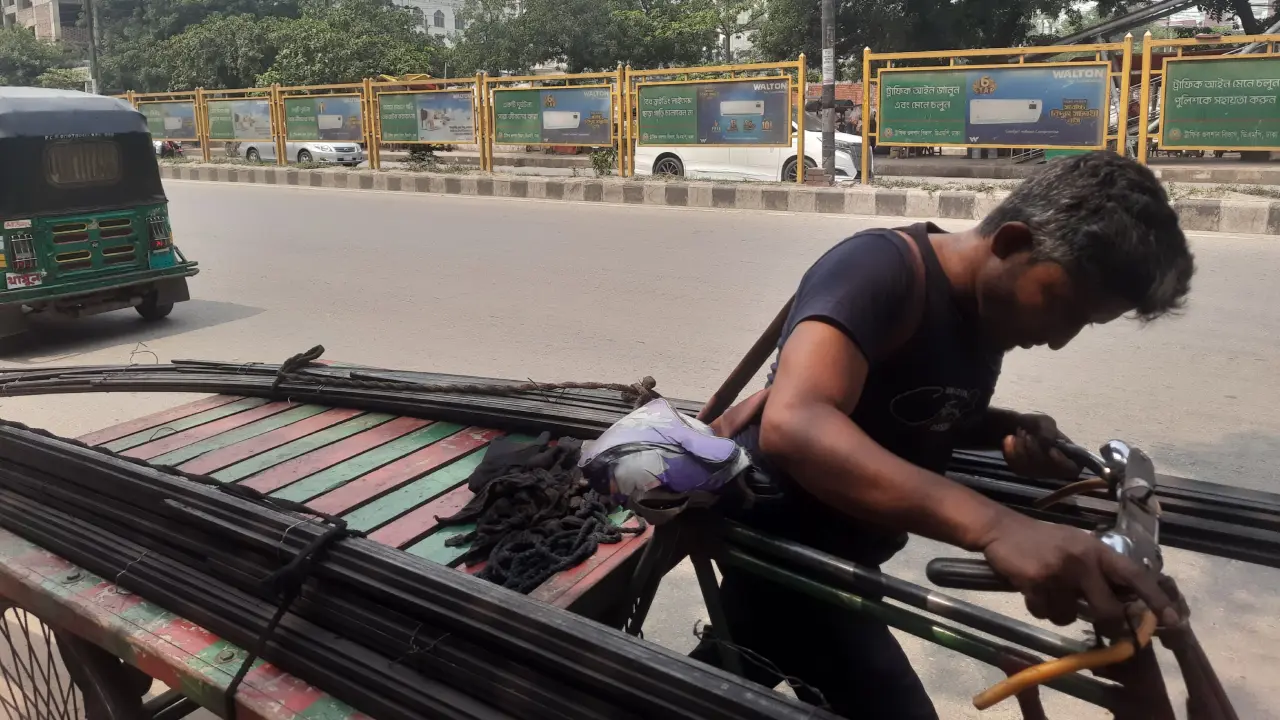 ‘বসে থাকলে খাওয়াবে কে, কাজই তো আমাদের দিবস’