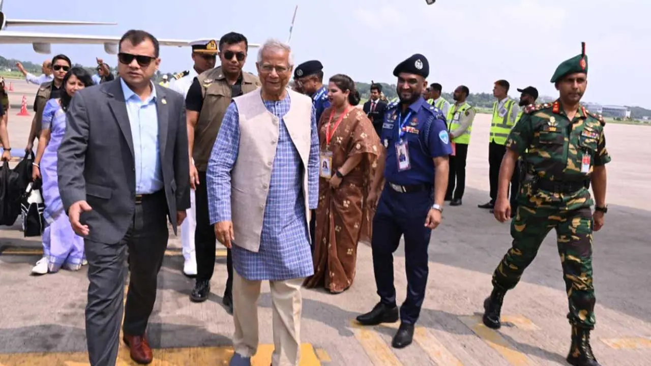 চট্টগ্রাম পৌঁছেছেন প্রধান উপদেষ্টা