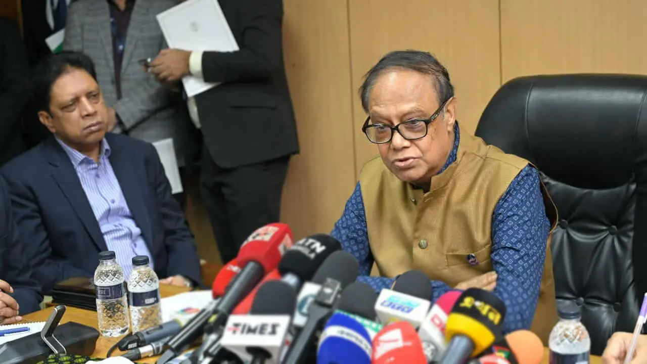 পাঁচ ব্যাংকের শেয়ারহোল্ডাররা কী পাবেন? জানালেন গভর্নর