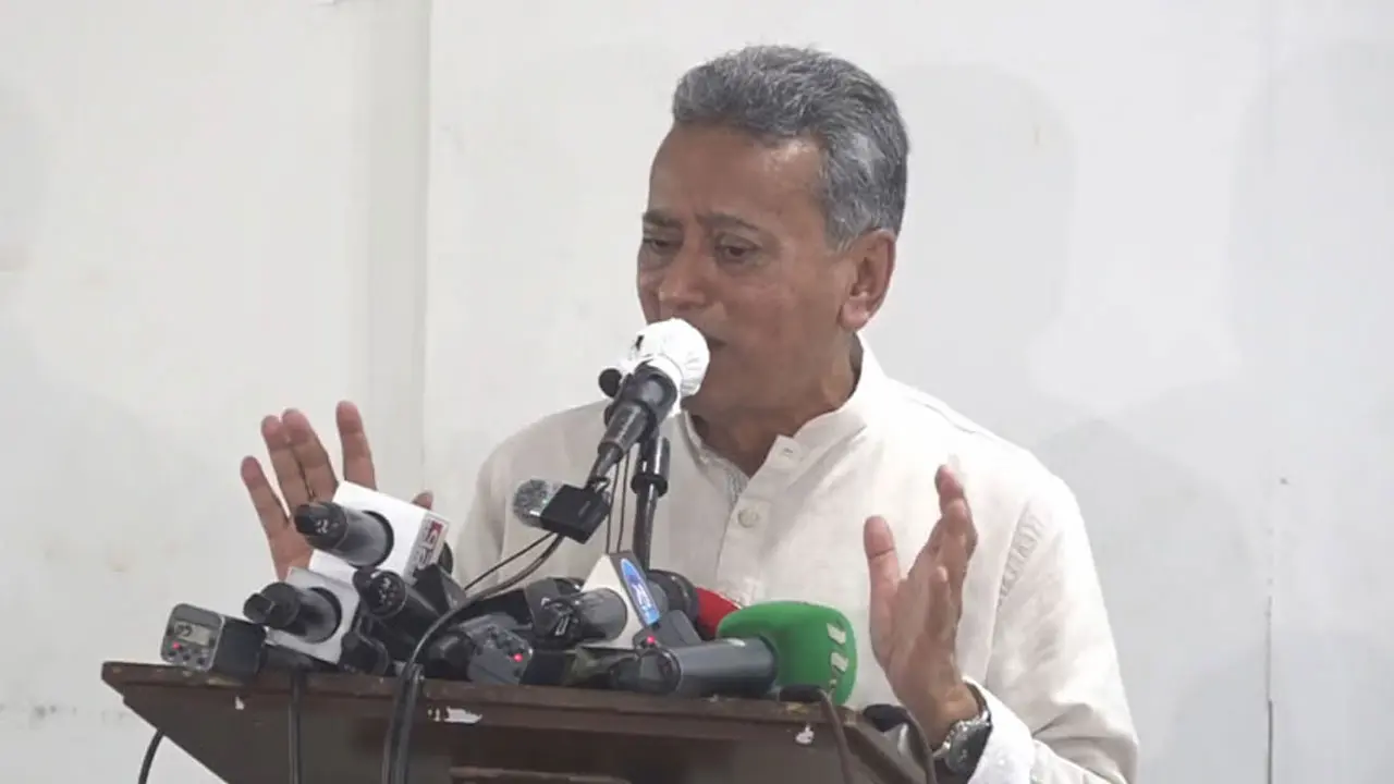 কিছু দল জোরপূর্বক দাবি আদায় করতে চায় : আমীর খসরু