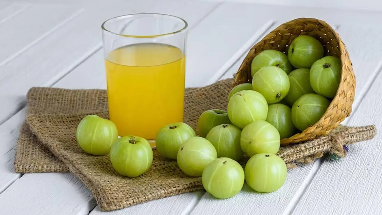 বিয়ের আগে ত্বকের উজ্জ্বলতা বাড়াতে যা পান করবেন