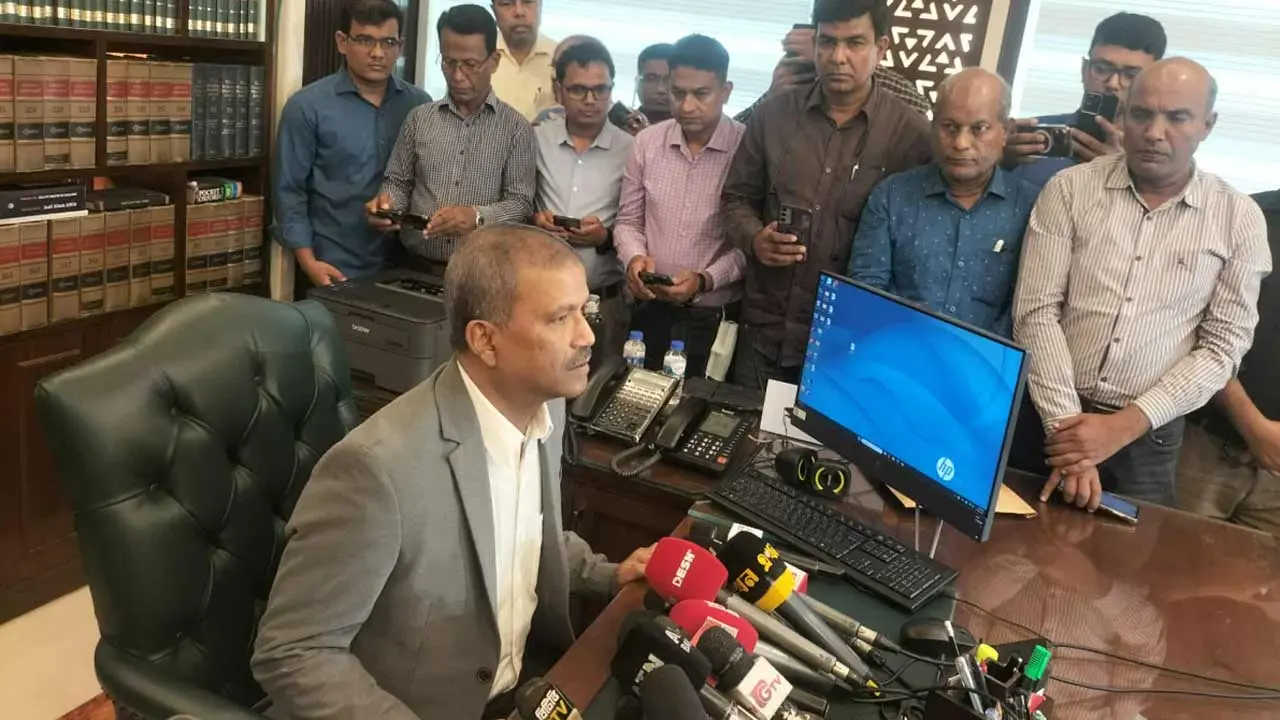 আজ জুলাই গণঅভ্যুত্থানের আরেকটি বিজয়ের দিন : আইন উপদেষ্টা