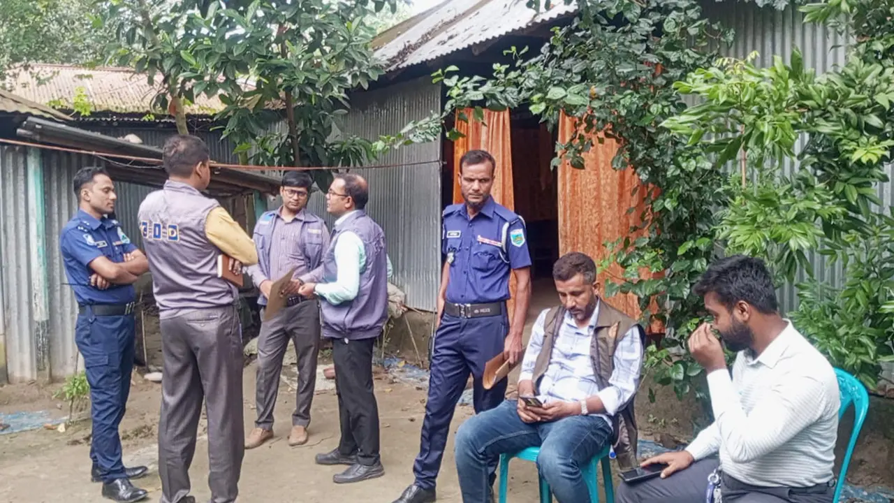 বাড়িতে ককটেল বানানোর সময় বিস্ফোরণ, আহত ১
