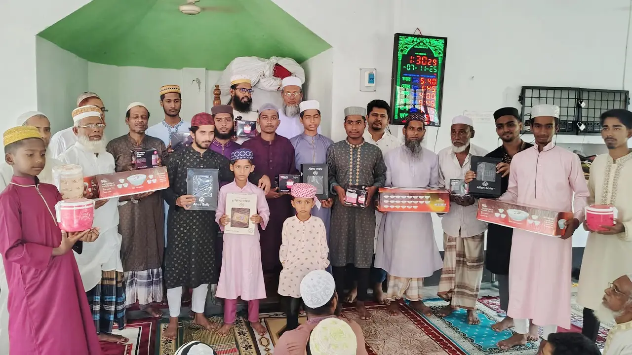 টানা ৪১ দিন জামায়াতে নামাজ আদায়, ২০ মুসল্লি পুরস্কৃত