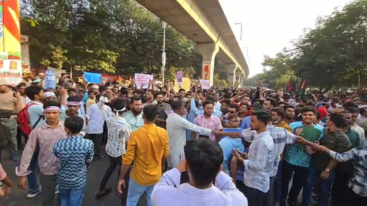 ৫ দফা দাবি আদায়ে শাহবাগে ভোলাবাসী