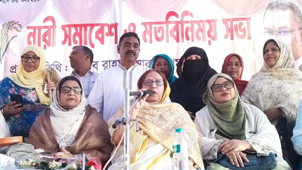 ঠাকুরগাঁওয়ে মির্জা ফখরুলের জন্য ভোট চাইলেন স্ত্রী রাহাত আরা বেগম