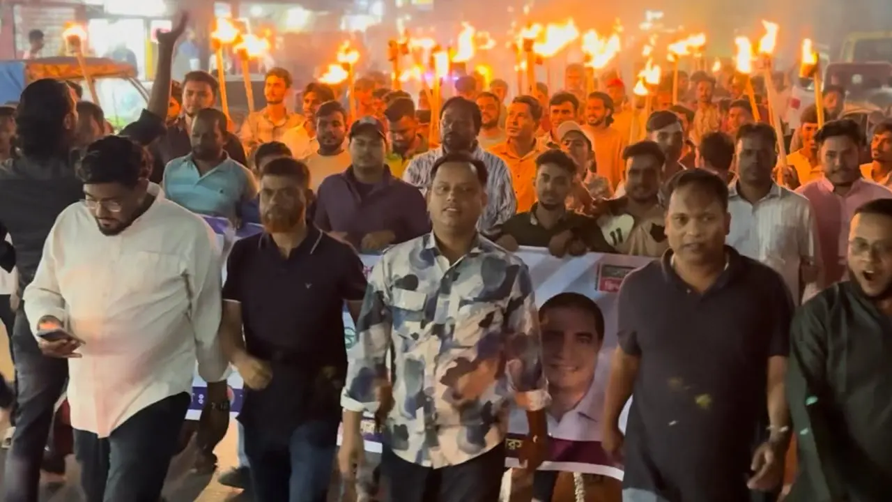 চট্টগ্রামে আওয়ামী বিরোধী যুবদলের মিছিলে ছাত্রলীগ-যুবলীগ নেতা!