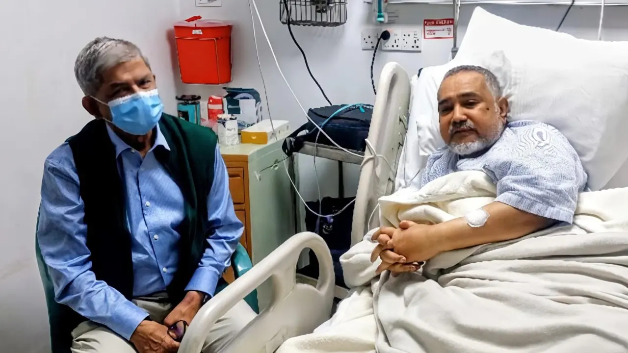 হাসপাতালে গিয়ে জামায়াতের নায়েবে আমিরের খোঁজ নিলেন মির্জা ফখরুল
