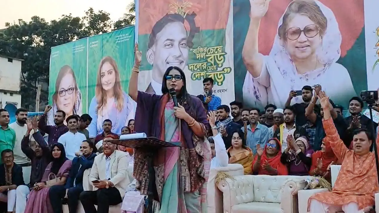 নারীদের পায়ে শিকল পরিয়ে ঘরে বন্দি করতে চায় একটি দল : নিপুন রায়