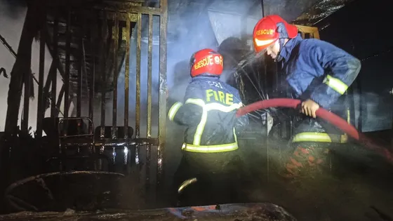 ঢাকা-টাঙ্গাইল মহাসড়কে চলন্ত বাসে আগুন, দ্রুত নেমে রক্ষা পেলেন যাত্রীরা