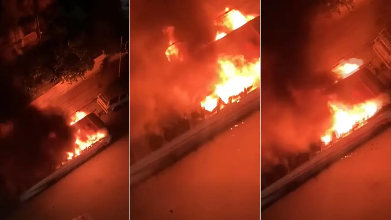 রাজধানীতে আবারও বাসে আগুন