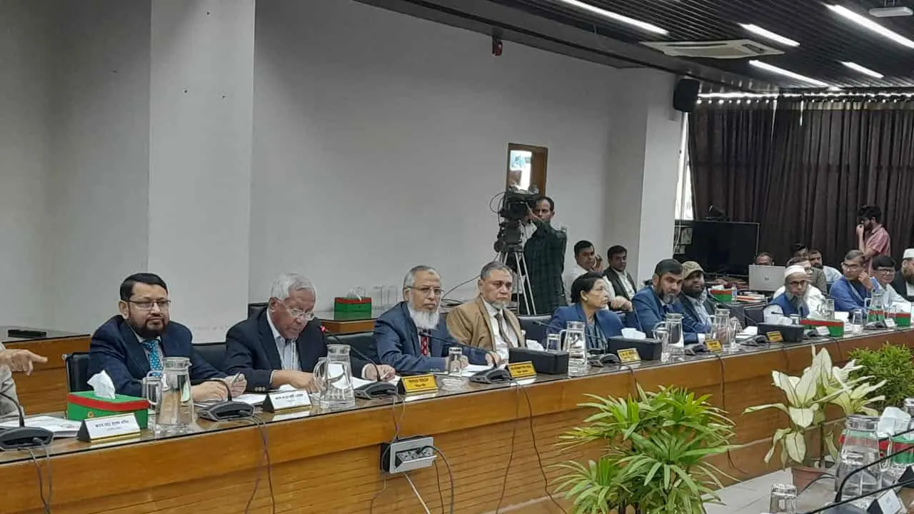 সুন্দর ও নিরপেক্ষ নির্বাচন উপহার দিতে আমরা প্রতিশ্রুতিবদ্ধ : সিইসি