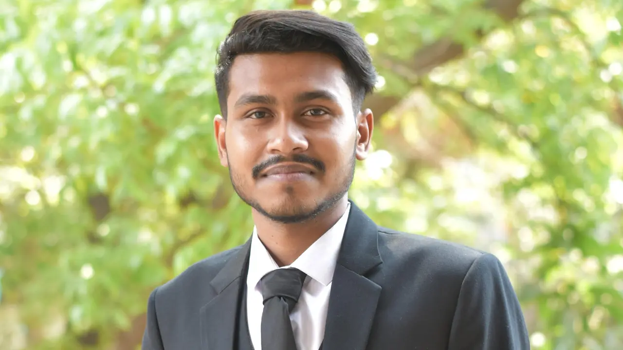 নির্বাচন কমিশনের সক্ষমতা নিয়ে প্রশ্ন তুললেন স্বতন্ত্র ভিপি প্রার্থী