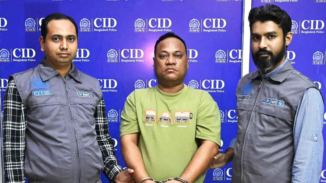 রাশিয়ার জাল ভিসা ও টিকিটে কোটি টাকা প্রতারণার চক্রের হোতা গ্রেপ্তার