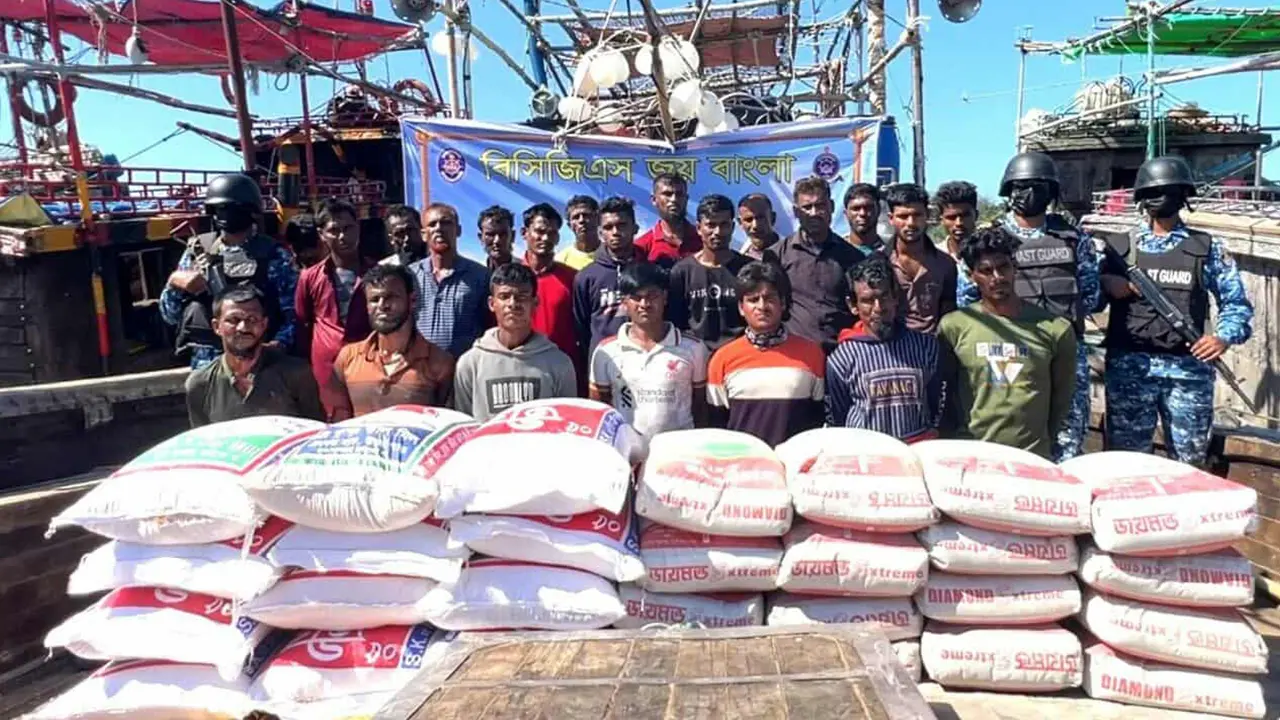 মিয়ানমারগামী খাদ্য ও নির্মাণ সামগ্রীসহ ২২ জন আটক