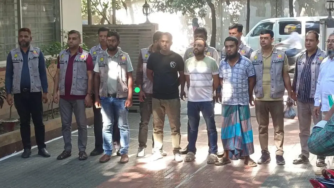 মাদকের কারবার টিকিয়ে রাখতে অস্ত্রের ব্যবহার করতেন তারা