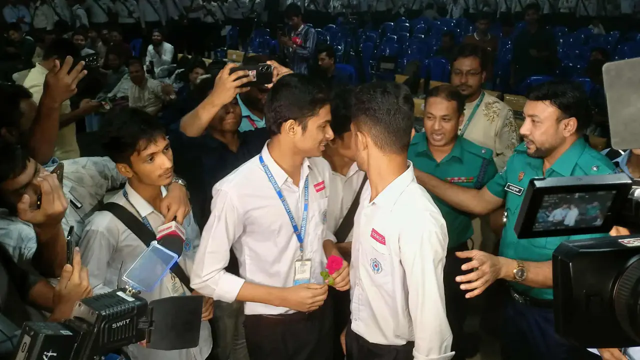 ঢাকা কলেজ–আইডিয়াল কলেজ শিক্ষার্থীদের মধ্যে ‘শান্তিচুক্তি’