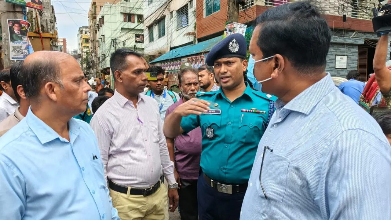জেনেভা ক্যাম্পে অবৈধ স্থাপনা উচ্ছেদে সিটি করপোরেশন-ডিএমপির যৌথ পরিদর্শন