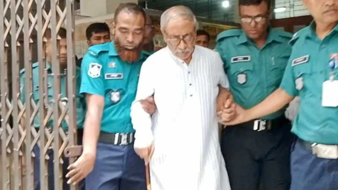 শাপলা চত্বরে গণহত্যা : শাহরিয়ার কবিরকে ট্রাইব্যুনালে হাজিরের নির্দেশ