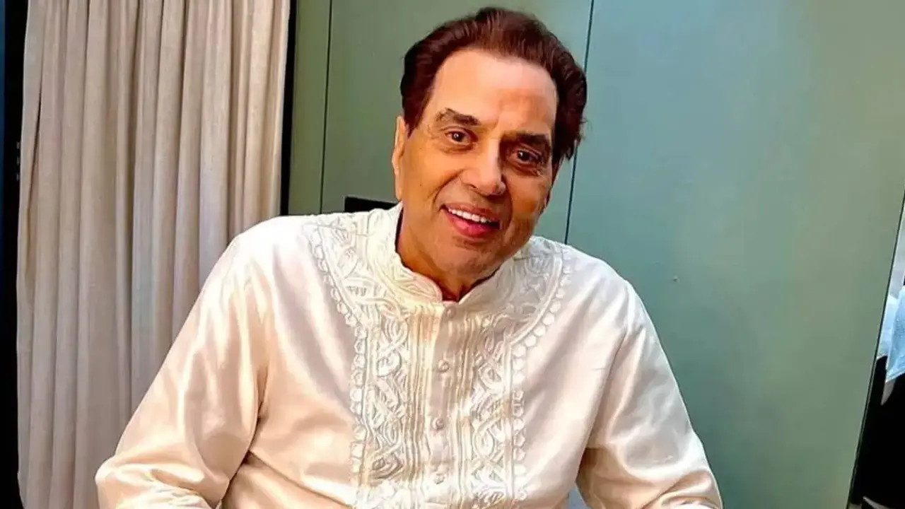 হাসপাতাল থেকে বাড়িতে ফিরলেন ধর্মেন্দ্র