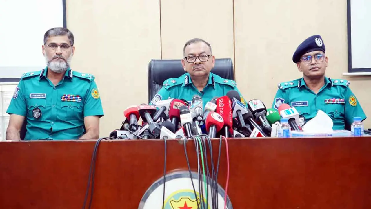 ঢাকায় ১১ দিনে ১৭ ককটেল বিস্ফোরণ ঘটিয়েছে কার্যক্রম নিষিদ্ধ একটি দল