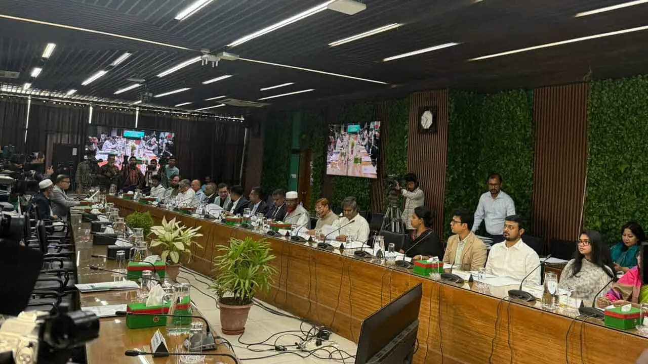 ইসির আচরণবিধি নিয়ে প্রশ্ন তুললেন শিশির মনির