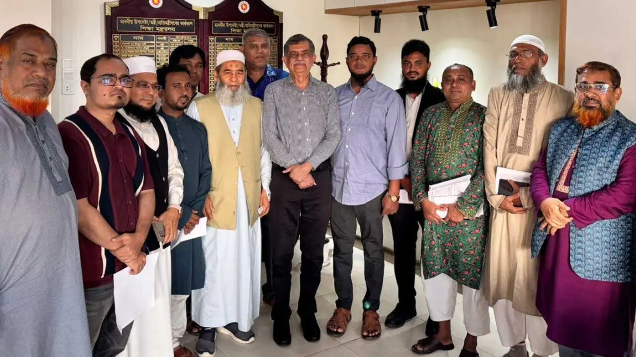 নন-এমপিও শিক্ষকদের সমস্যার সমাধানে সরকার আন্তরিক : শিক্ষা উপদেষ্টা