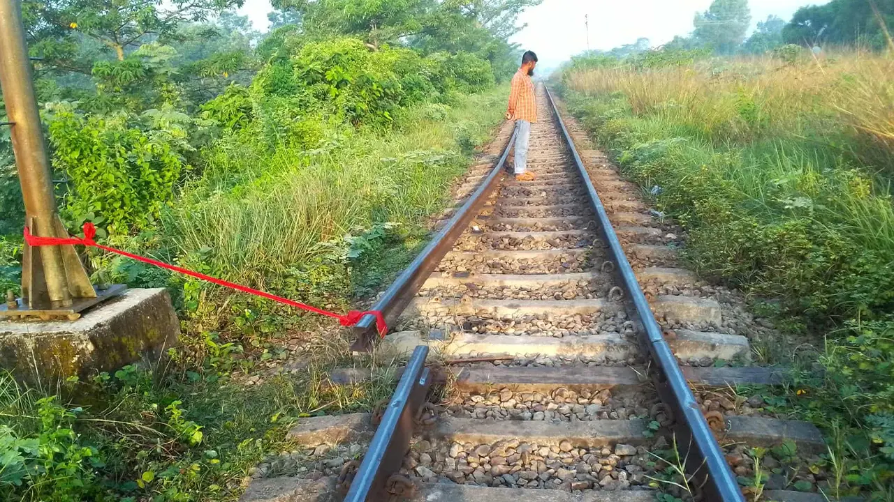 রেললাইনের ফিশপ্লেট খুলে দিলো দুর্বৃত্তরা, ২৪ ঘণ্টা পেরোলেও মামলা হয়নি