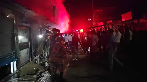 কিশোরগঞ্জের পাকুন্দিয়ায় আগুনে পুড়ল চার দোকান