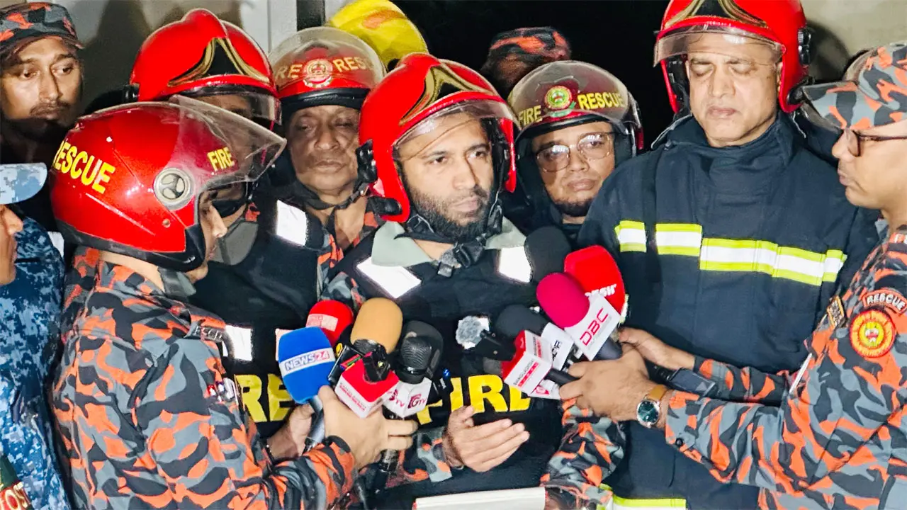 কড়াইলে ১৫০০ ঘর আগুনে পুড়েছে,হতাহতের খবর নেই : ফায়ার সার্ভিস