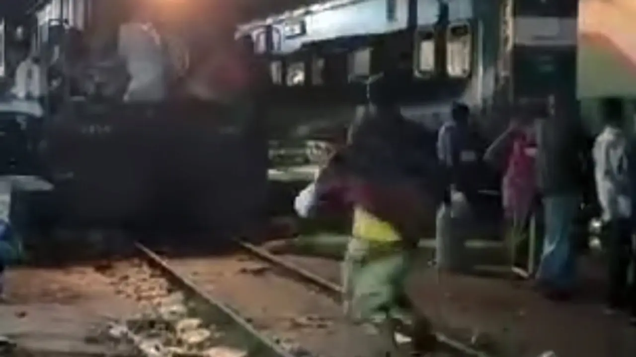 ট্রেনের নিচে চাপা পড়ে অলৌকিকভাবে বেঁচে যাওয়া সেই ব্যক্তি মারা গেছেন
