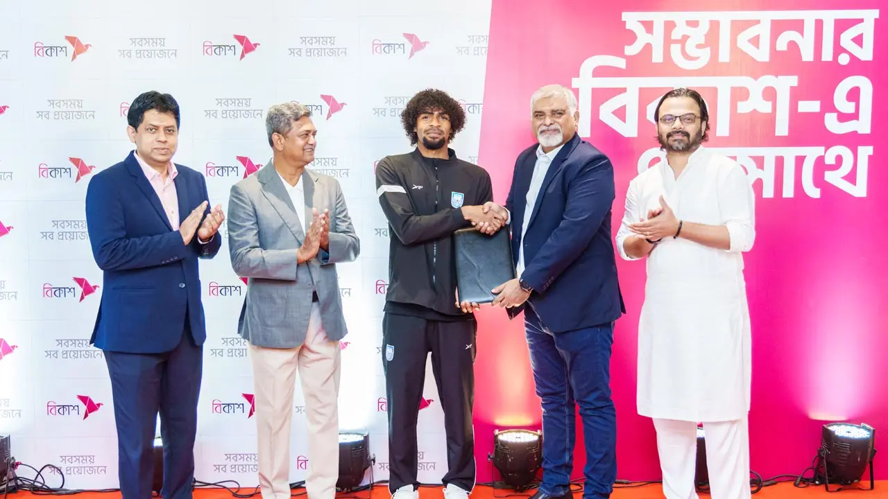 বিকাশ’র ব্র্যান্ড অ্যাম্বাসেডর হলেন হামজা চৌধুরী