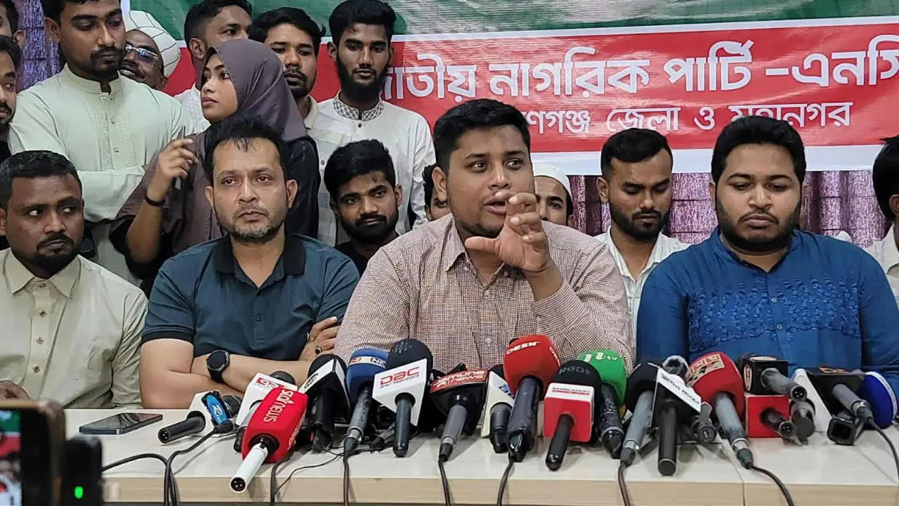 যারা সংস্কারের পক্ষে তাদের নিয়ে জোট গঠন করা যেতে পারে: হাসনাত আব্দুল্লাহ