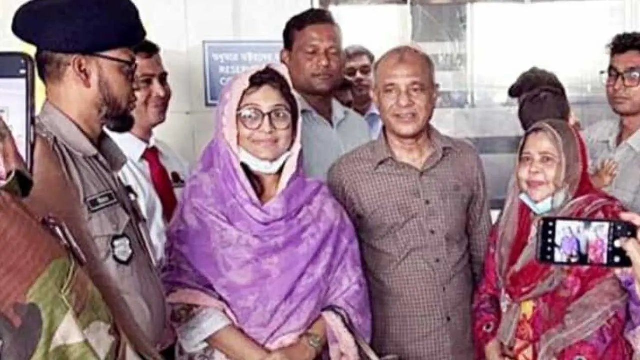 খালেদা জিয়ার খোঁজ নিতে এভারকেয়ার হাসপাতালে স্বরাষ্ট্র উপদেষ্টা