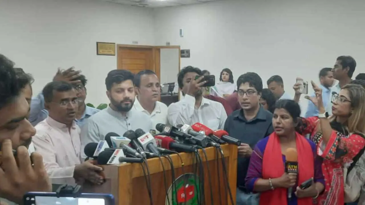 ‘আমজনতার দলের’ আবেদন পুনর্বিবেচনার দাবি ইশরাক হোসেনের