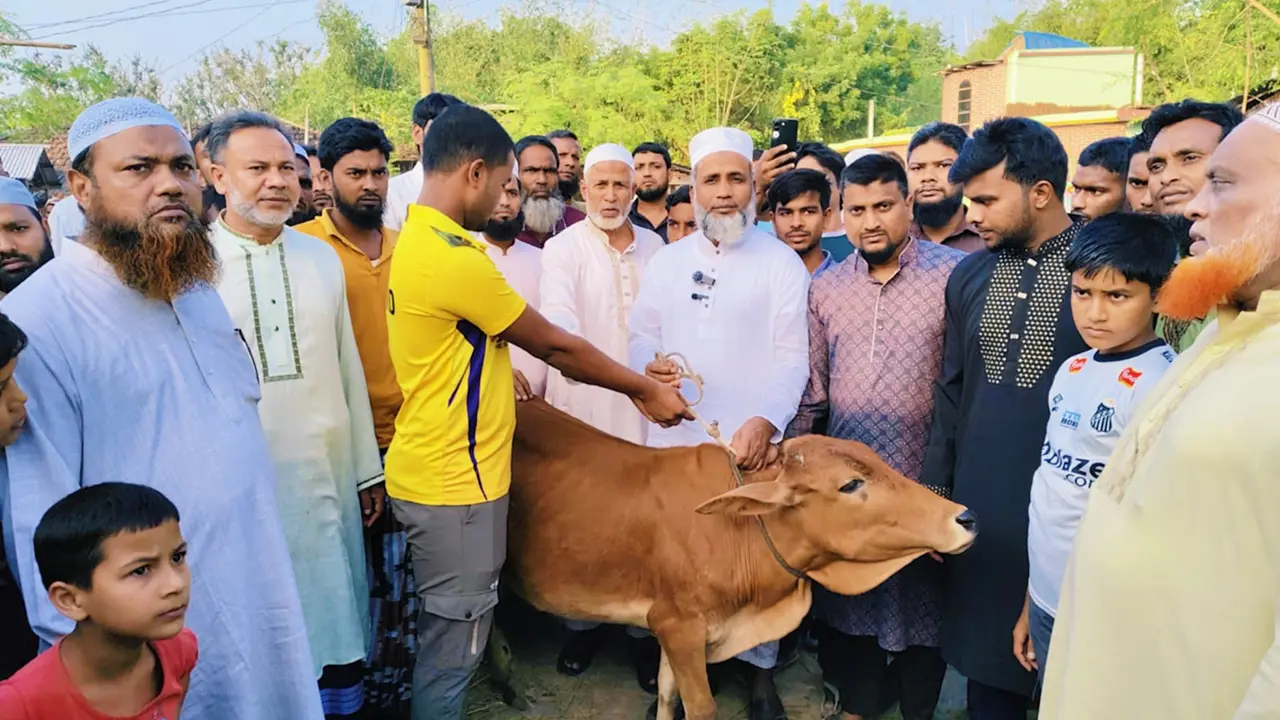 ভোলাহাটে অগ্নিকাণ্ডে ক্ষতিগ্রস্ত পরিবারের পাশে জামায়াত