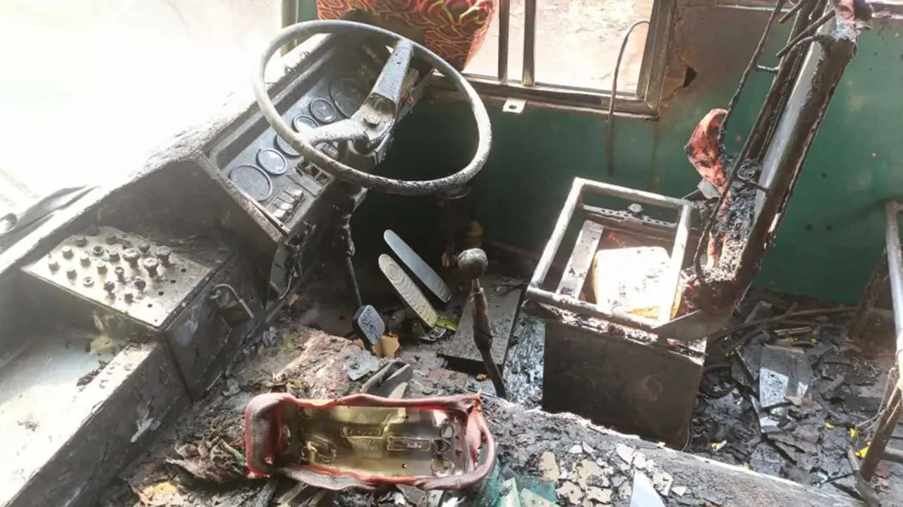 যশোরে পার্কিং করা বাসে আগুন