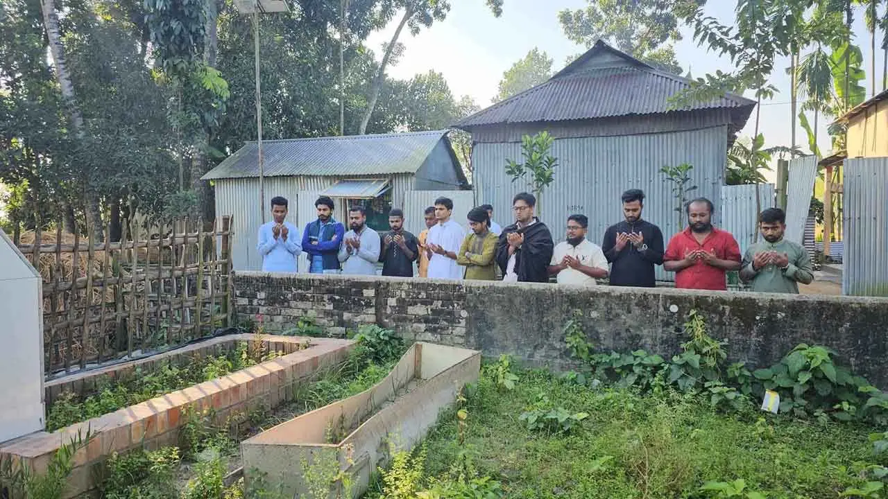 শহীদ সাজিদের কবর জিয়ারত করলো ছাত্রদল সমর্থিত প্যানেল
