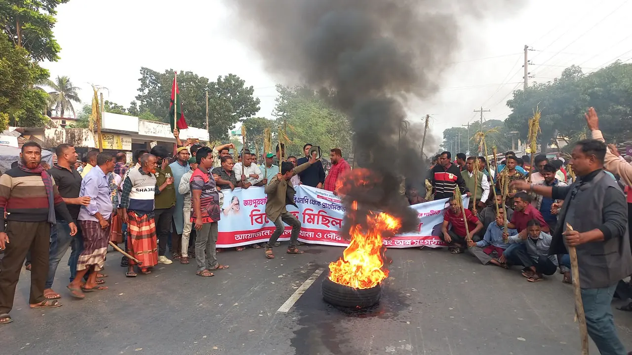 জয়পুরহাট-২ আসনে বিএনপির মনোনয়ন দ্বন্দ্বে সড়ক অবরোধ