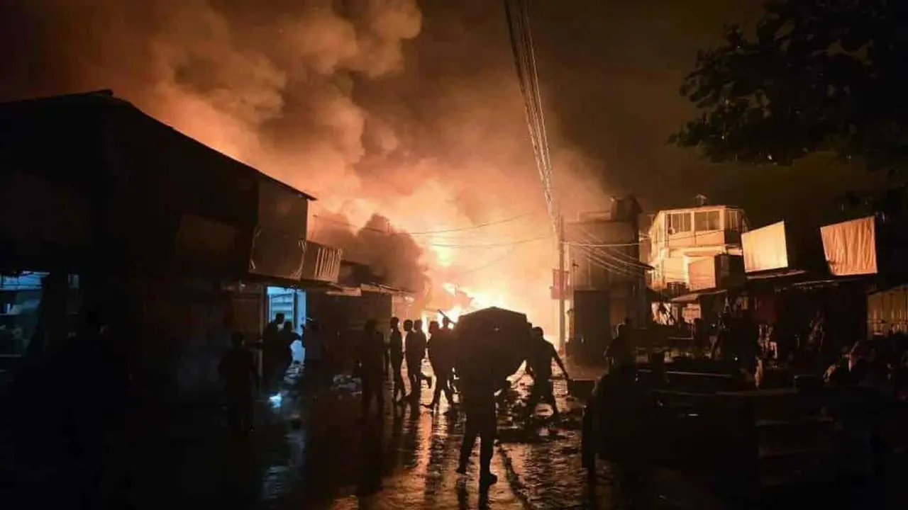 খাগড়াছড়িতে আগুনে পুড়ল ১৪ ব্যবসাপ্রতিষ্ঠান