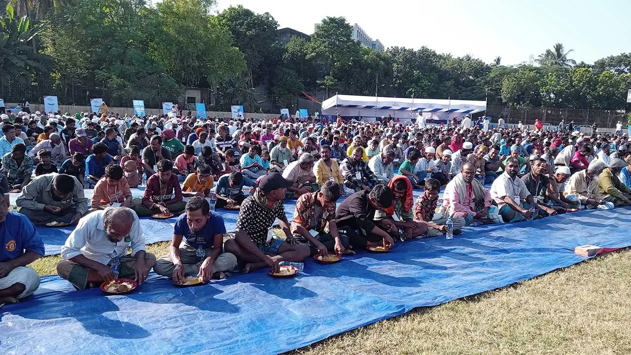 খুলনায় একসঙ্গে দেড় হাজার অসহায় মানুষকে মেহমানদারি