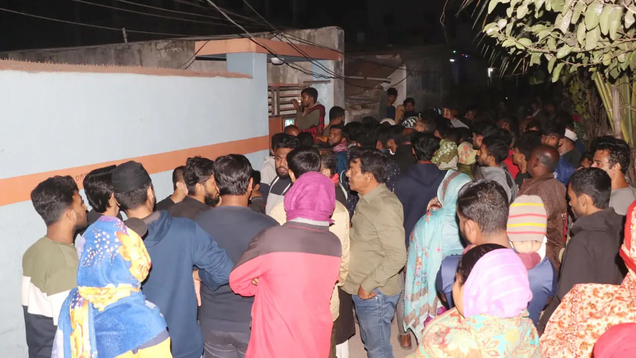 খুলনায় একই পরিবারের তিনজনের মরদেহ উদ্ধার