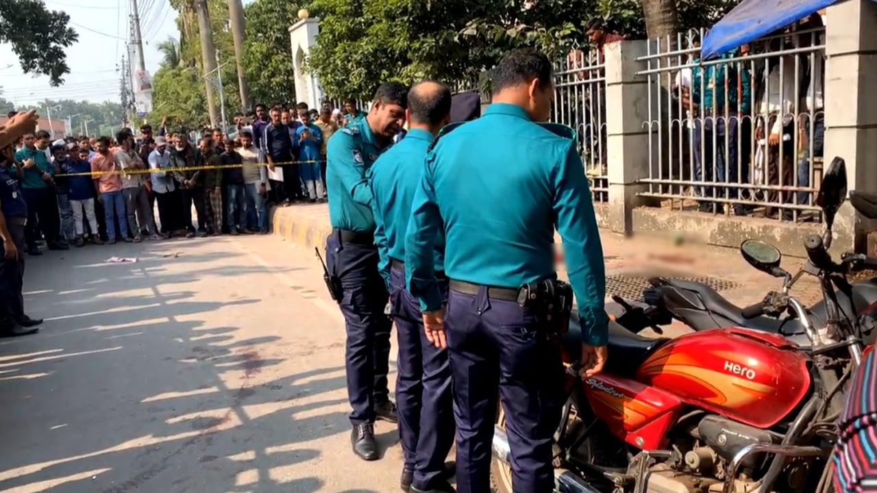 খুলনায় আদালতের সামনে ২ যুবককে গুলি করে হত্যা