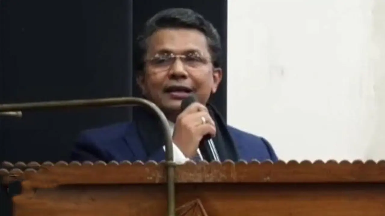 বিচারপতি মুহাম্মদ খুরশীদ আলম সরকারকে অপসারণ 