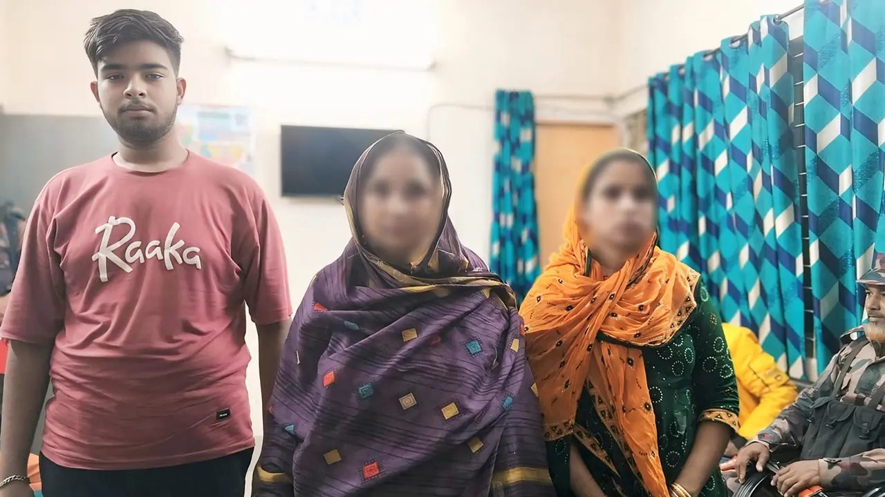 ভারতে আটক ৩ বাংলাদেশিকে বিজিবির কাছে হস্তান্তর