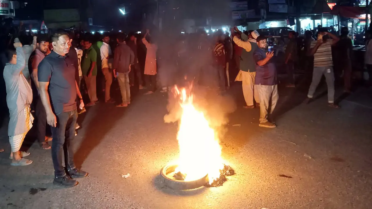প্রার্থী তালিকায় নাম নেই, কুষ্টিয়ায় সোহরাব অনুসারীদের বিক্ষোভ
